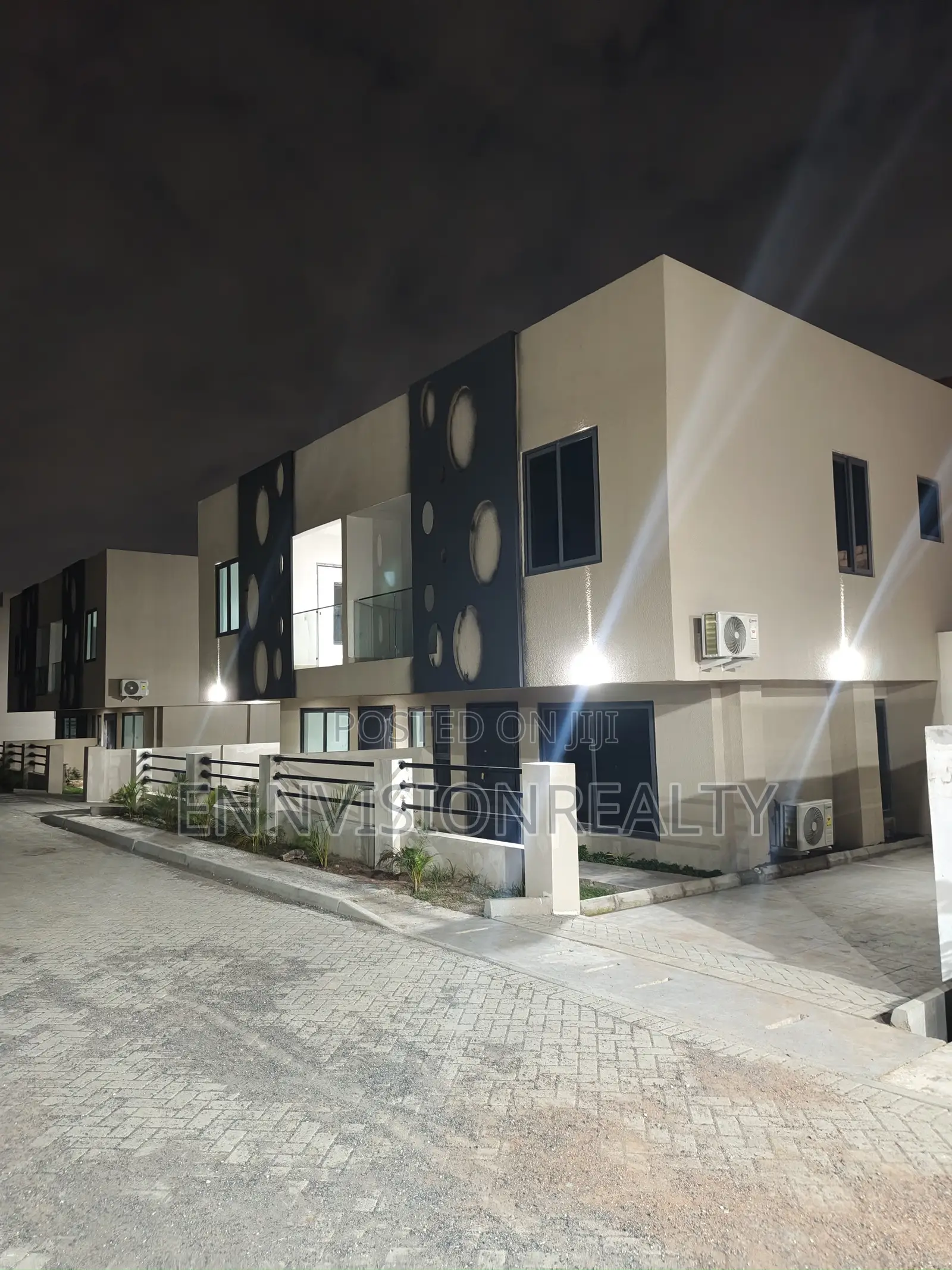 2bdrm Townhouse/Terrace in The Mall for sale