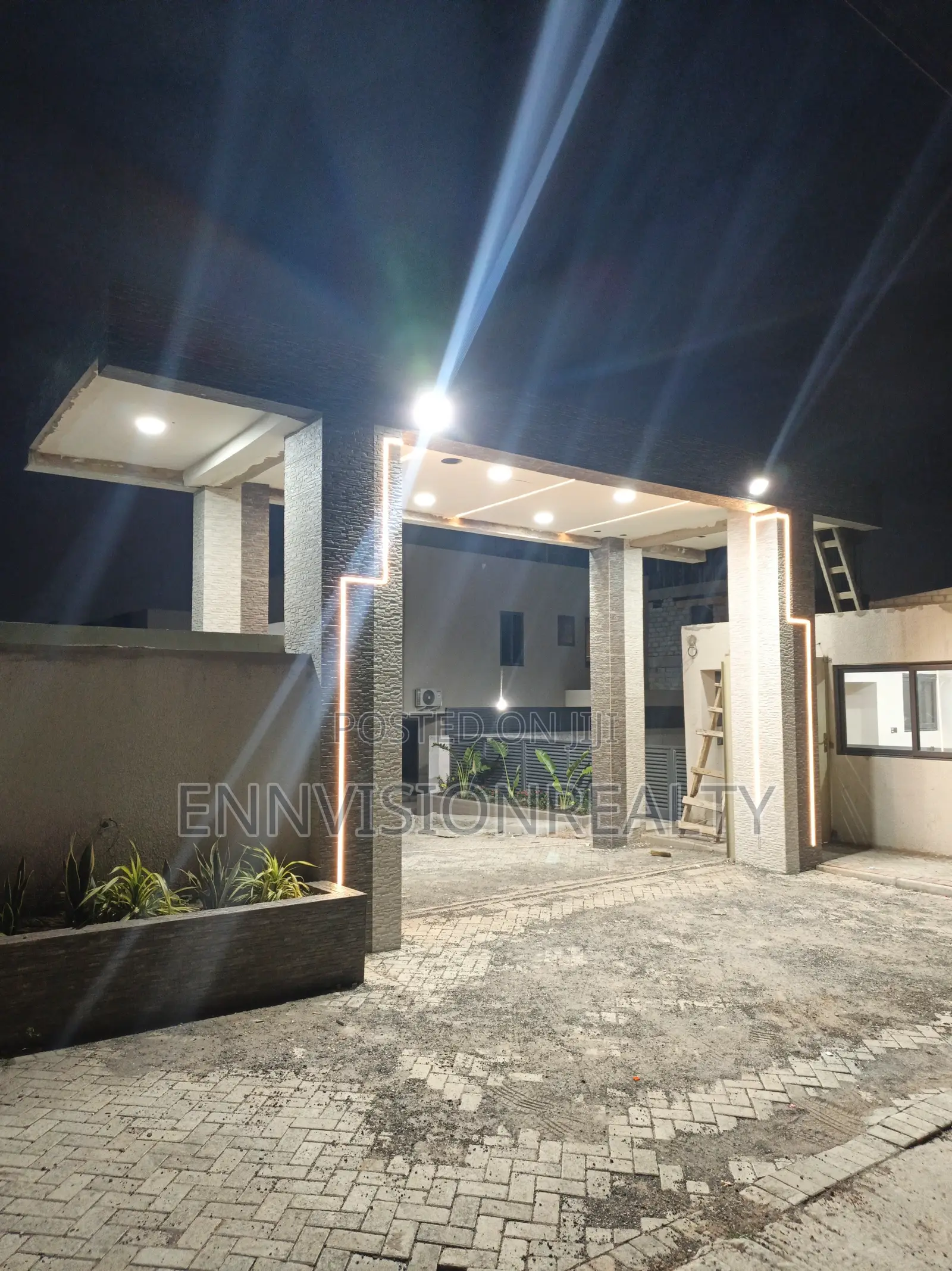 2bdrm Townhouse/Terrace in The Mall for sale