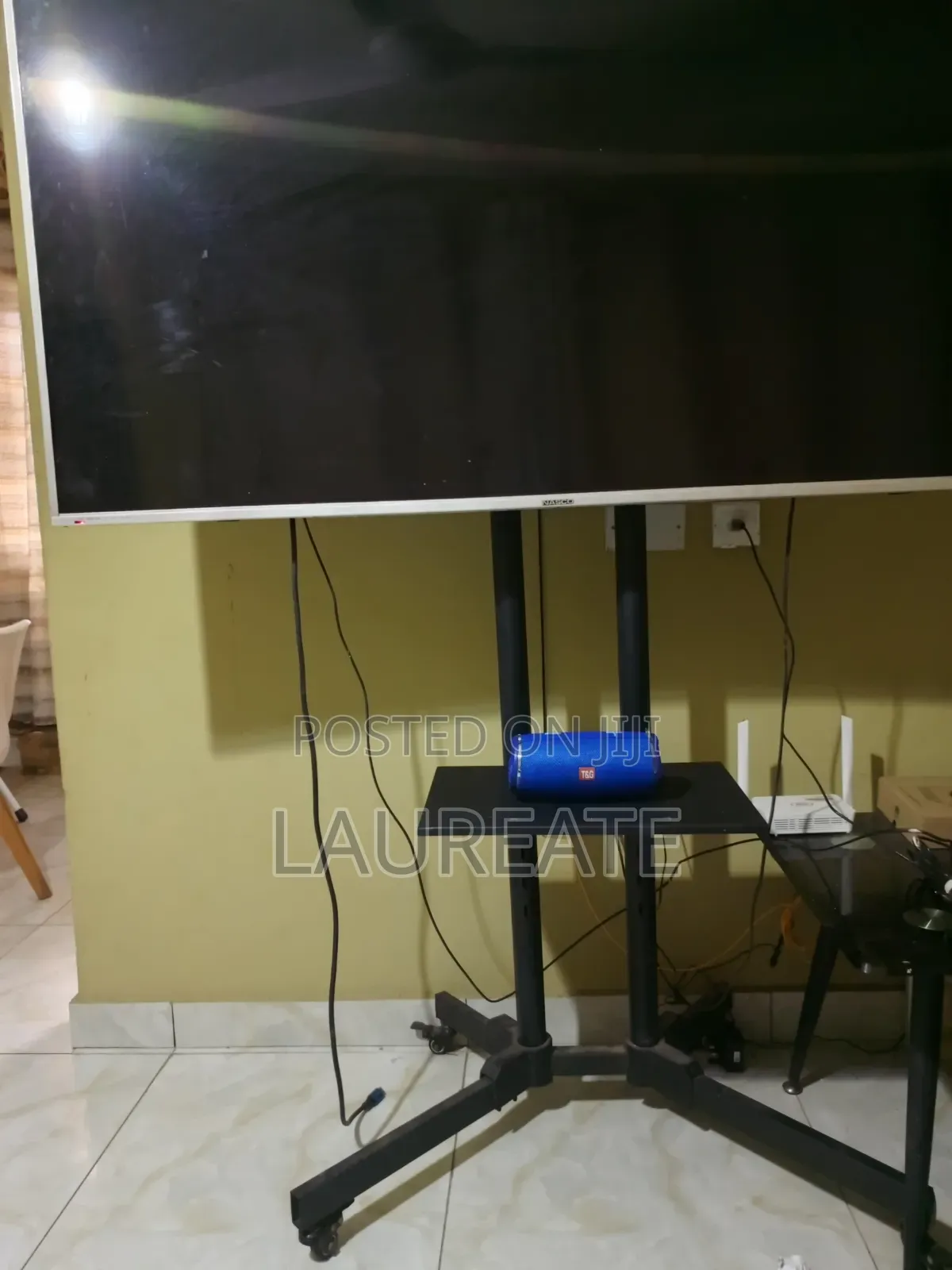 Mobile Adjustable TV Stand With Central Shelf for 65-70 Inch TV