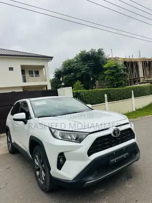 Toyota RAV4 XLE AWD 2023 White