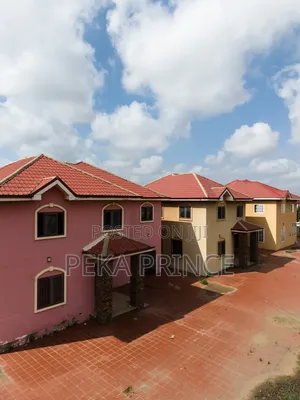 4bdrm Apartment in Hybrid Estate, Baatsona Total for sale