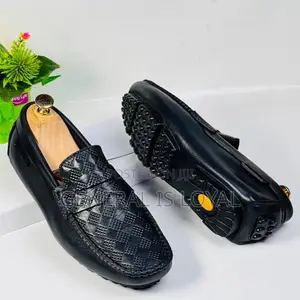 Simple Men’s Leather Clark’s Loafers