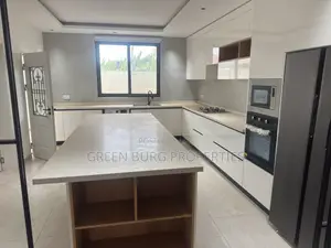 5bdrm House in Green, East Legon for sale