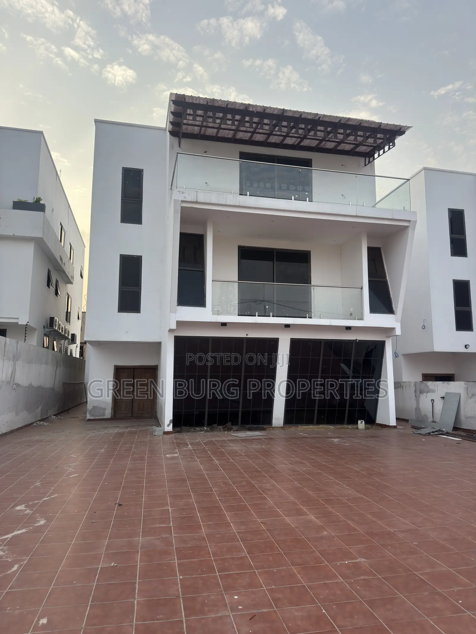 5bdrm House in Green, East Legon for sale