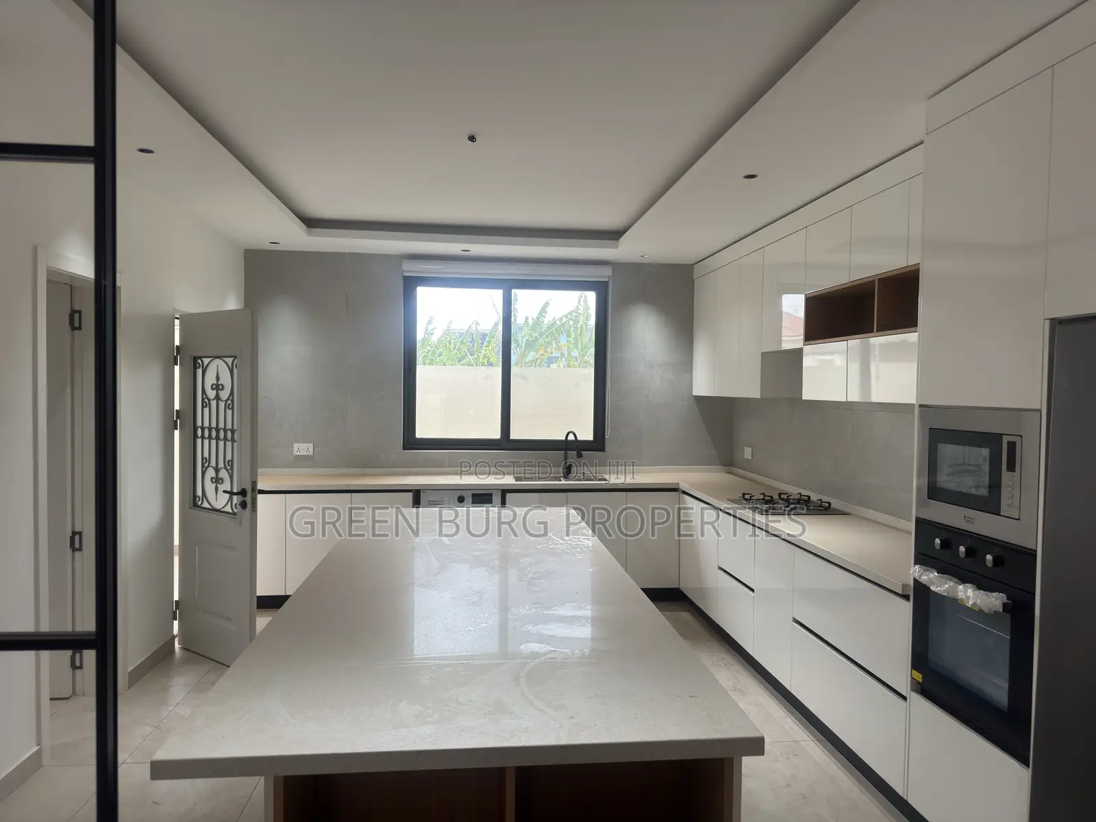 5bdrm House in Green, East Legon for sale