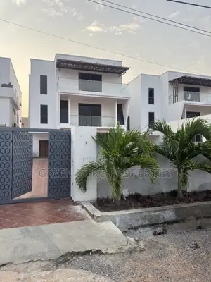 5bdrm House in Green, East Legon for sale