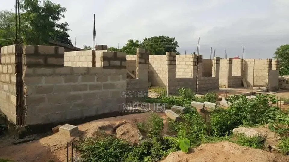 4bdrm House in Kas, Accra Metropolitan for sale