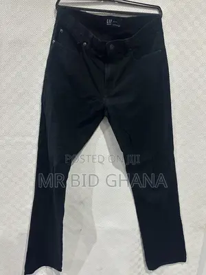 GAP Men’s Black Straight-Leg Jeans – 30W × 32L