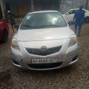 Toyota Yaris 2011 Silver