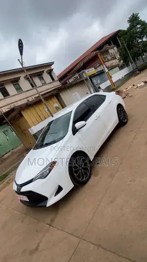 Toyota Corolla LE ECO 4dr Sedan (1.8L 4cyl CVT) 2017 White
