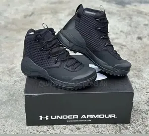 Under Armour Sneakers