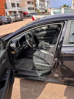 Hyundai Elantra Limited Sedan FWD (2.0L 4cyl 6A) 2017 Black