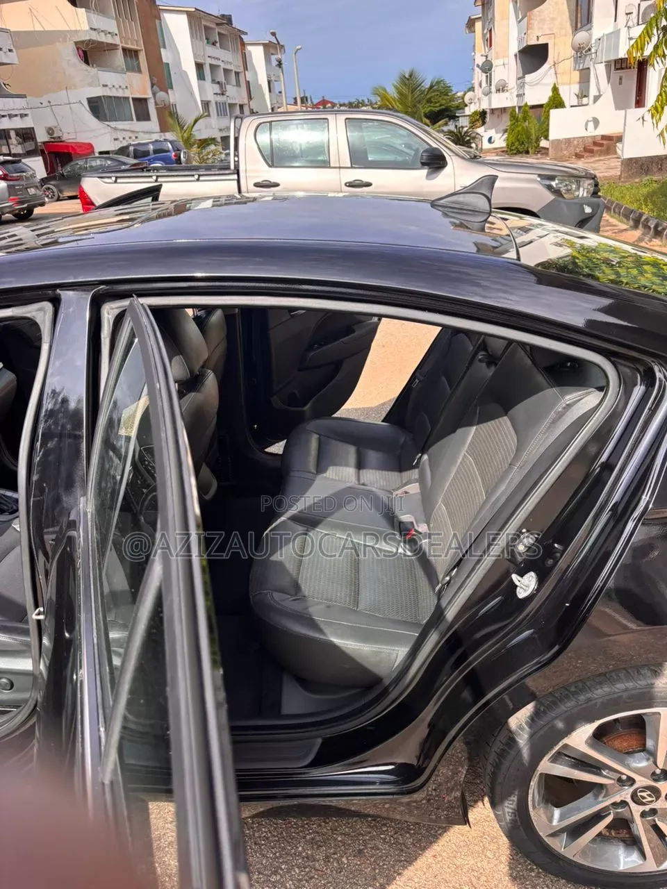Hyundai Elantra Limited Sedan FWD (2.0L 4cyl 6A) 2017 Black