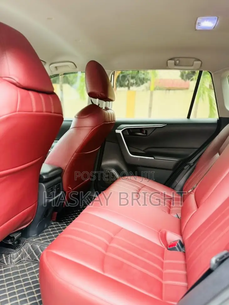 Toyota RAV4 2021 White