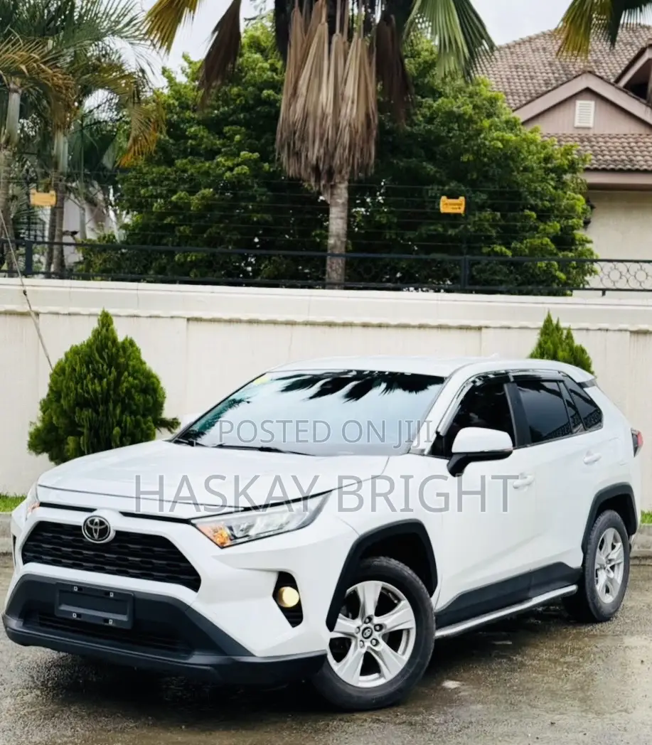 Toyota RAV4 2021 White