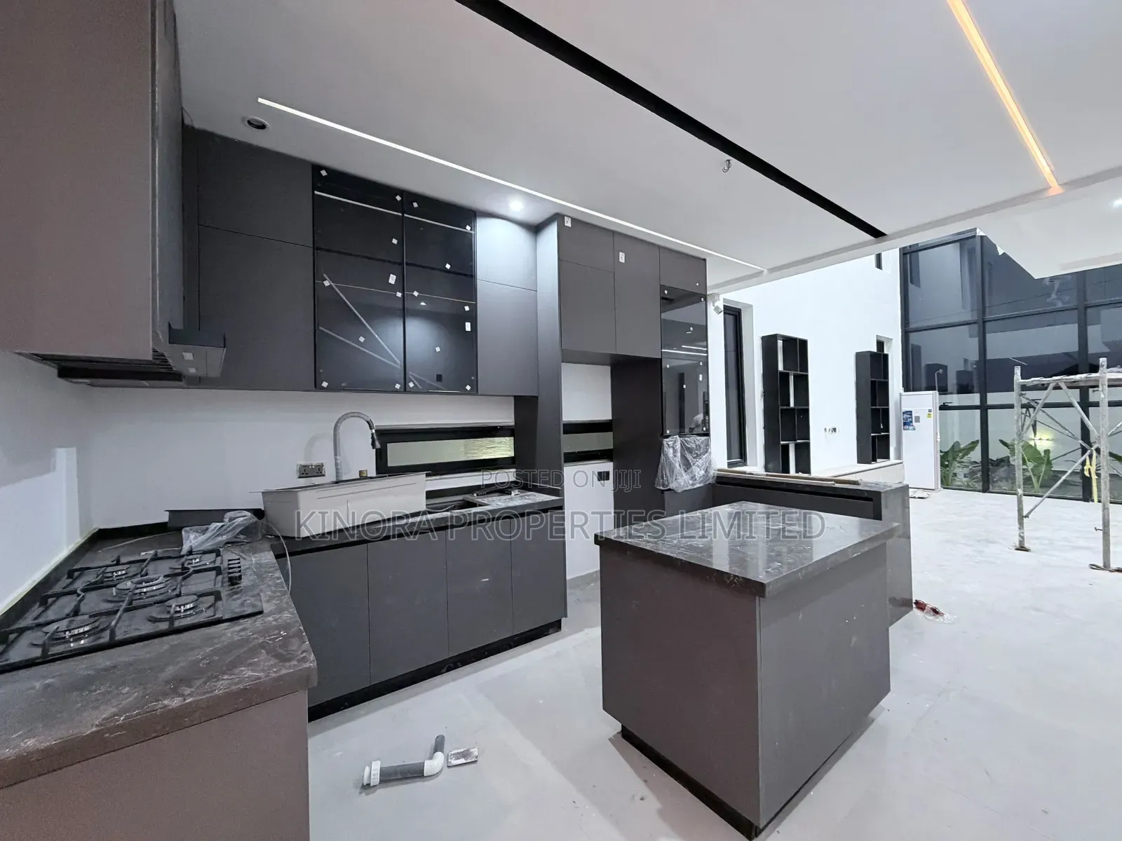 4bdrm Duplex in School Junction for sale