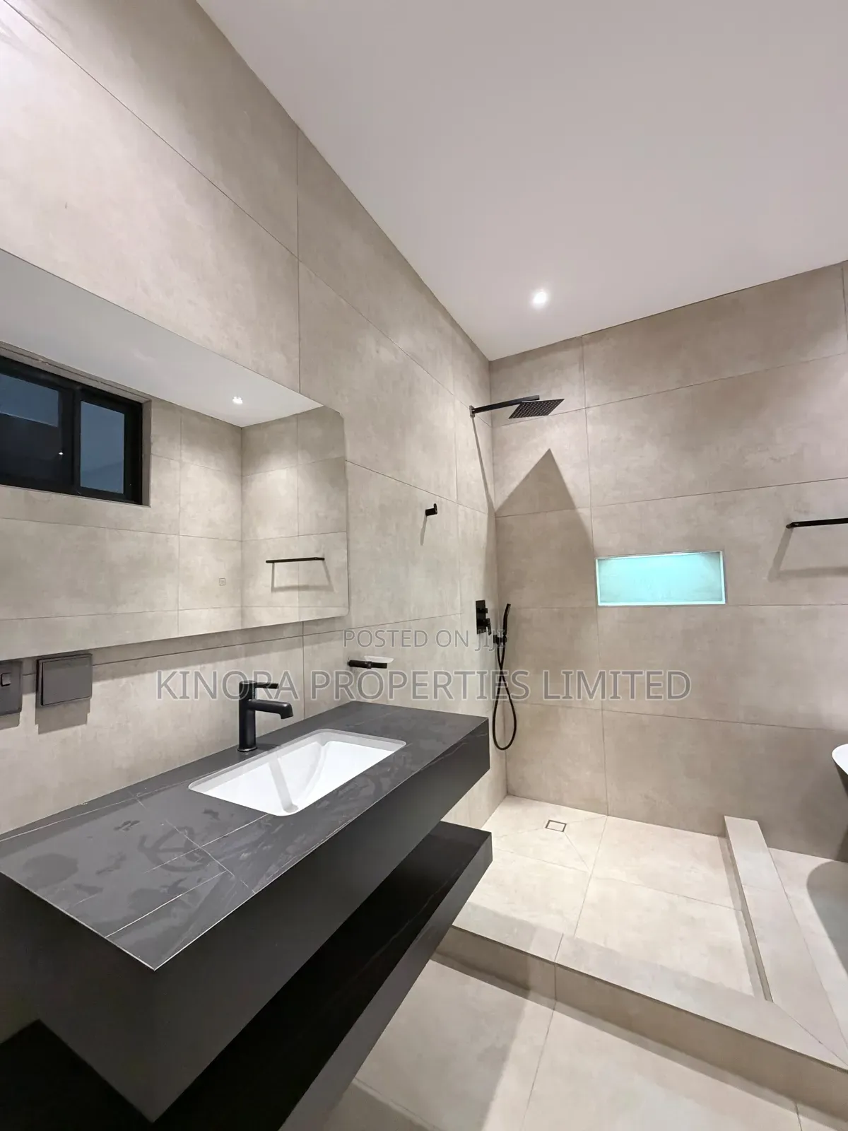 4bdrm Duplex in School Junction for sale