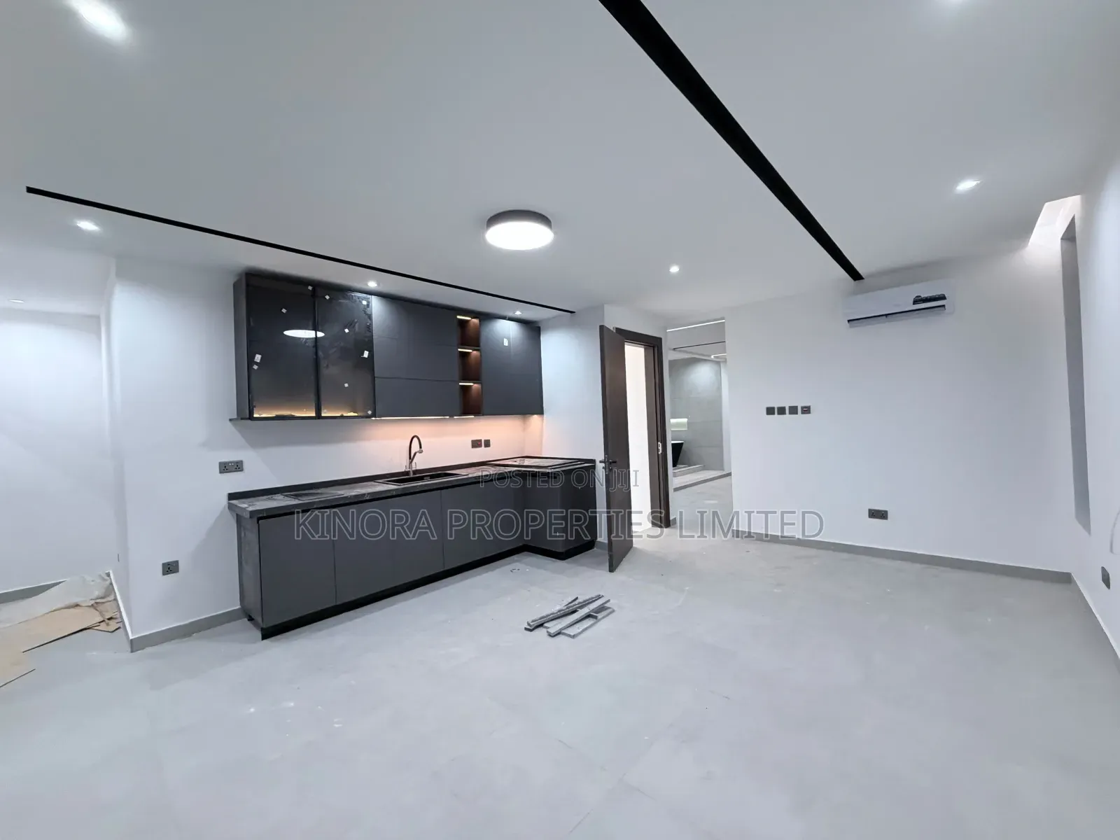 4bdrm Duplex in School Junction for sale