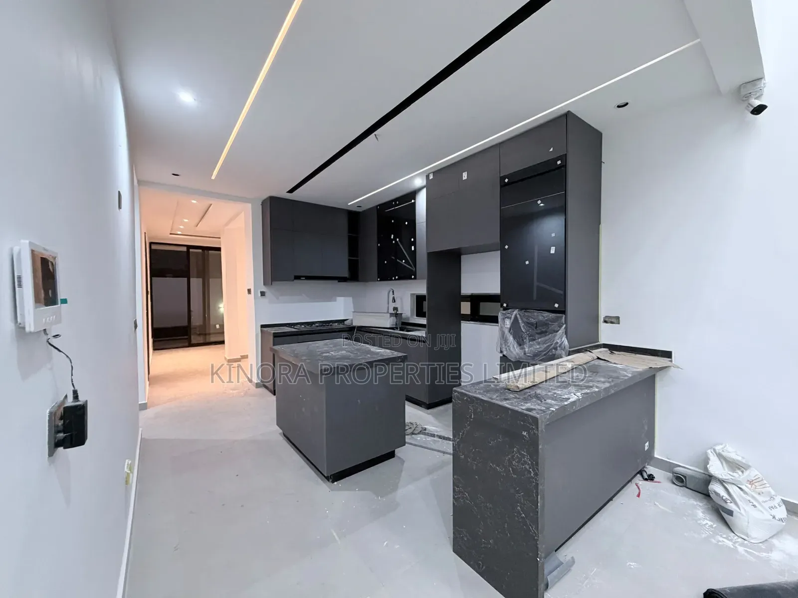 4bdrm Duplex in School Junction for sale