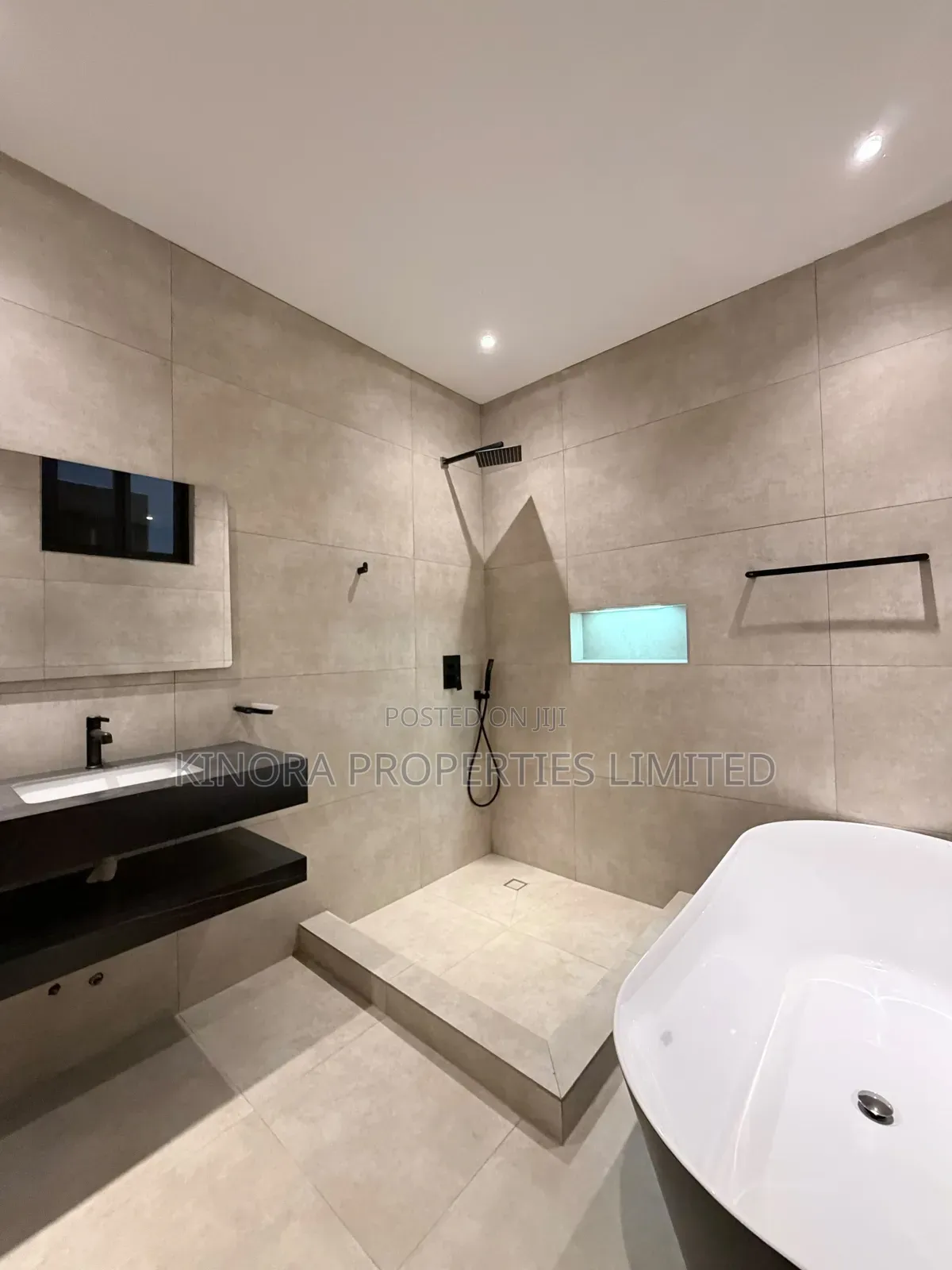 4bdrm Duplex in School Junction for sale