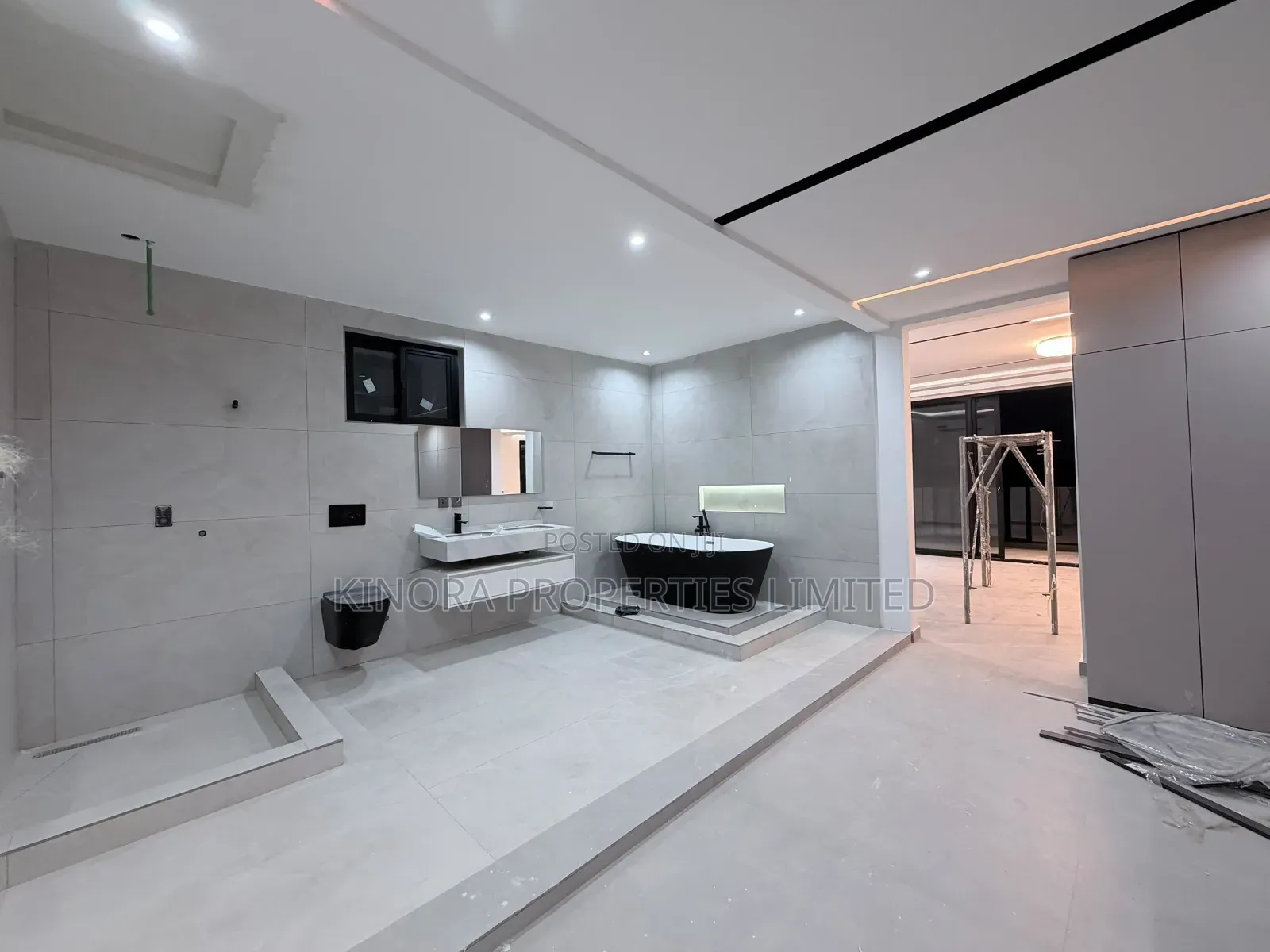 4bdrm Duplex in School Junction for sale