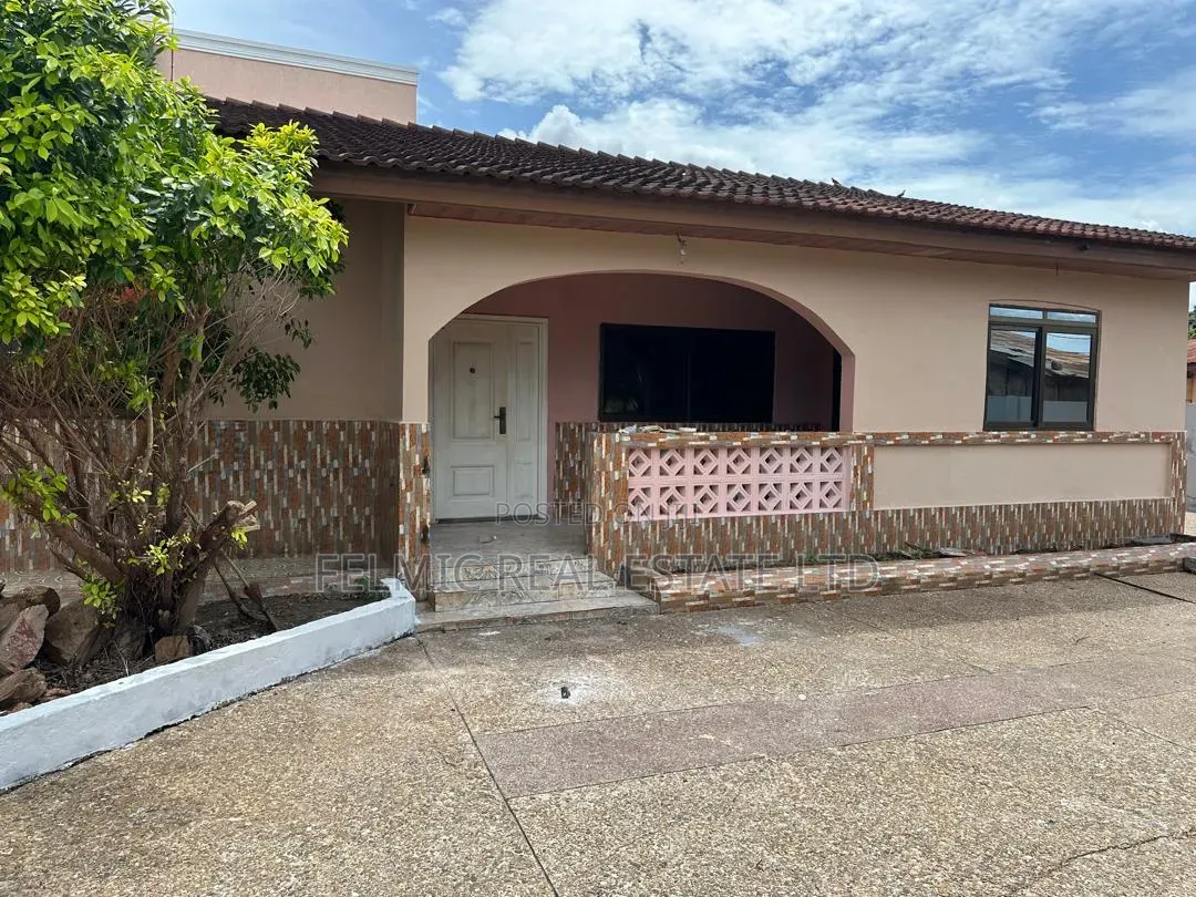 3bdrm House in Felmic Real Estate, Ghana Link Area for sale