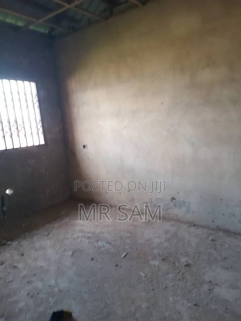 9bdrm House in Sam Properties, Nyanyano for sale