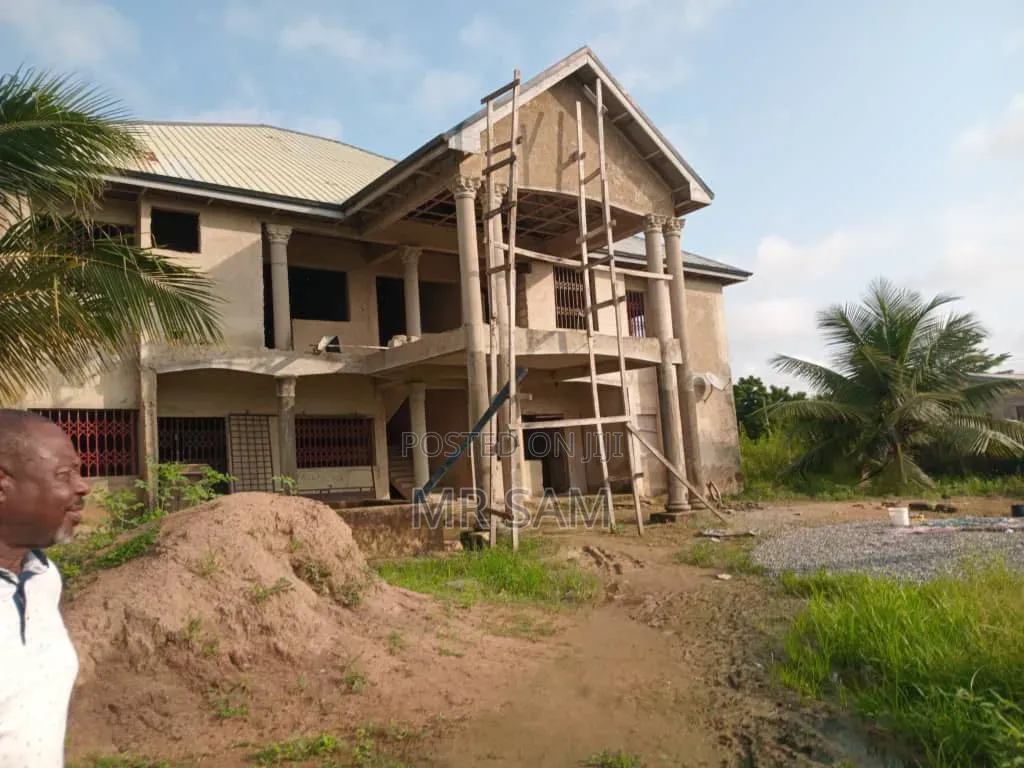 9bdrm House in Sam Properties, Nyanyano for sale