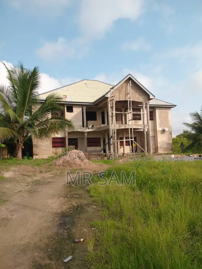 9bdrm House in Sam Properties, Nyanyano for sale