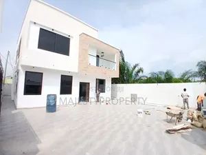 4bdrm Duplex in Batsona, Baatsona Total for sale