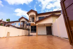 3bdrm House in Oak Villa Estate, Accra Metropolitan for sale