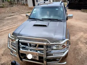 Nissan Hardbody 2019 Gray