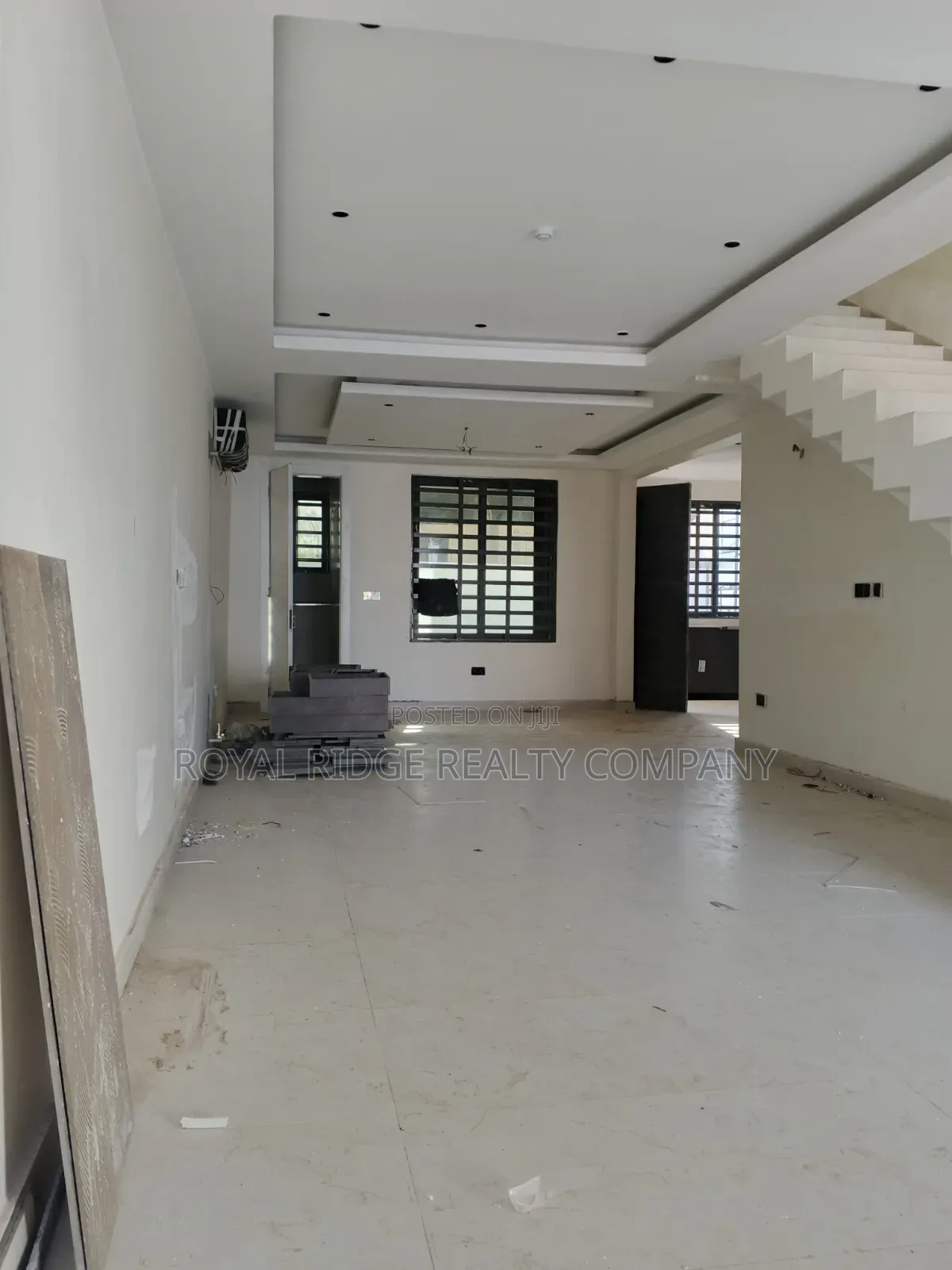 4bdrm Townhouse / Terrace in Burma Hills Close To, Accra Metropolitan
