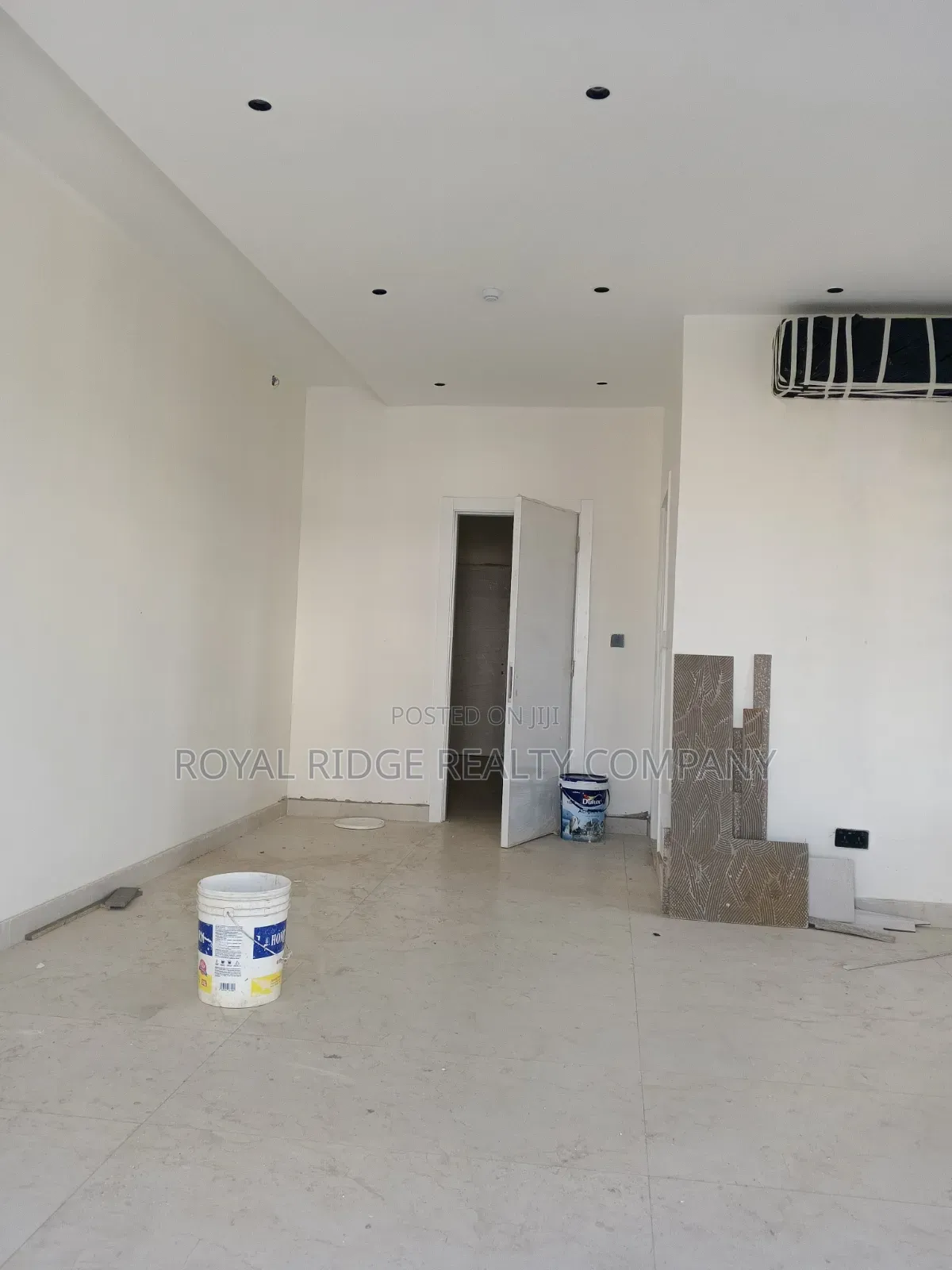 4bdrm Townhouse / Terrace in Burma Hills Close To, Accra Metropolitan