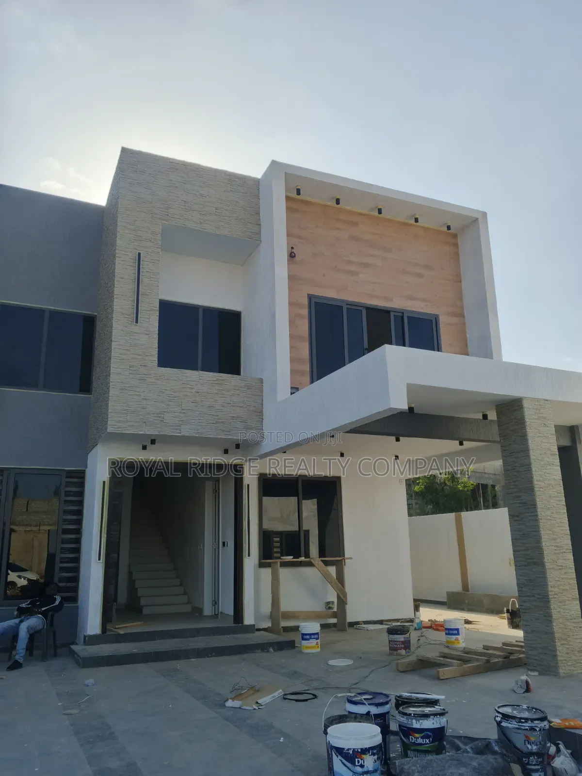 4bdrm Townhouse / Terrace in Burma Hills Close To, Accra Metropolitan