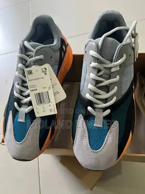 Adidas Yeezy Boost 700