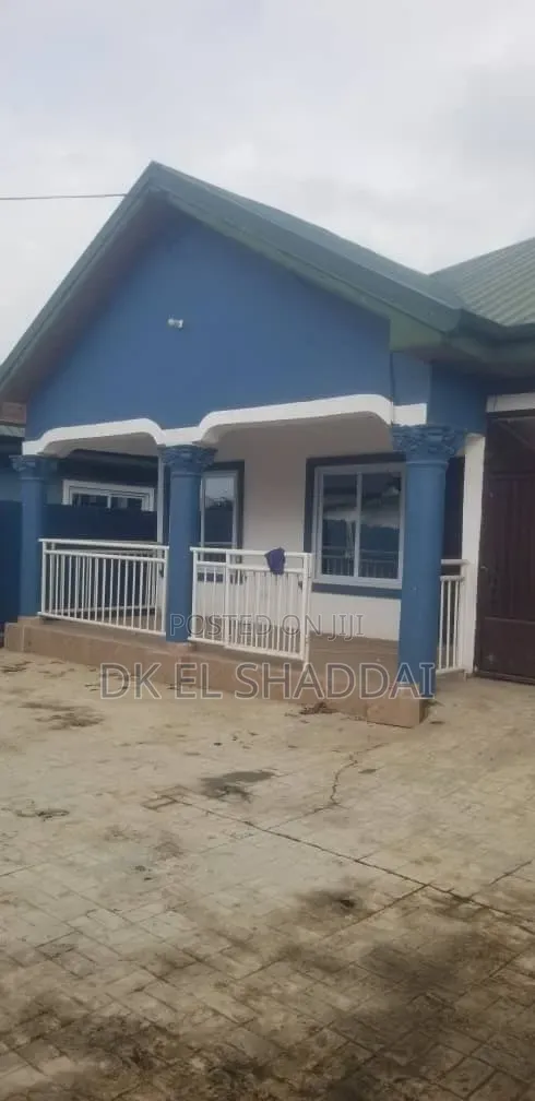 4bdrm House in Pokuase for sale