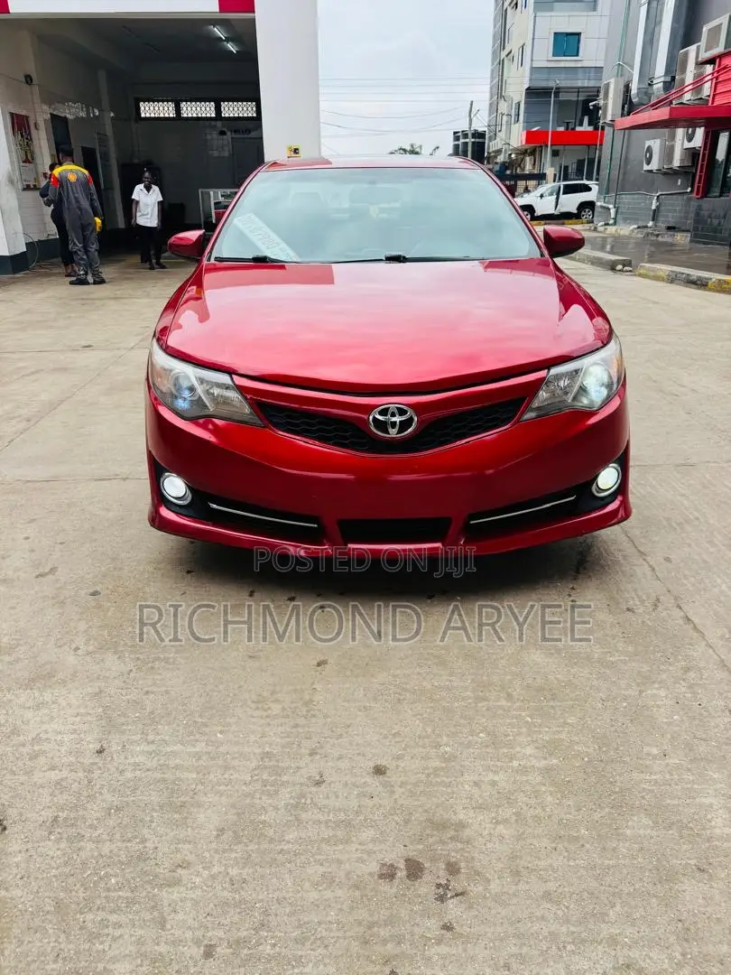 Toyota Camry SE 4dr Sedan (2.5L 4cyl 6A) 2014 Red