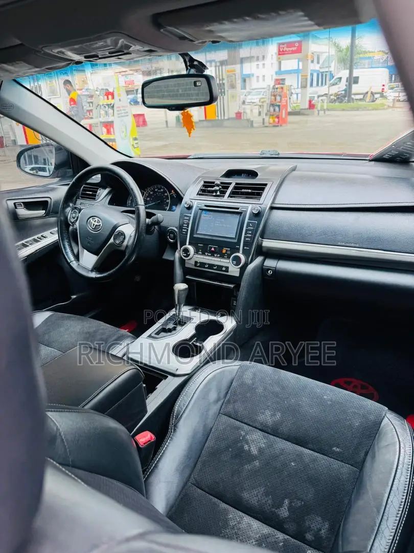 Toyota Camry SE 4dr Sedan (2.5L 4cyl 6A) 2014 Red