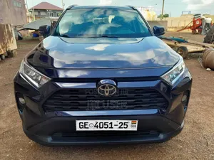 Toyota RAV4 2021 Blue