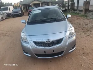 Toyota Belta 2010 Blue