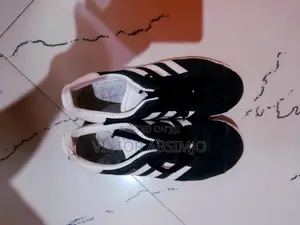 Adidas Sneakers