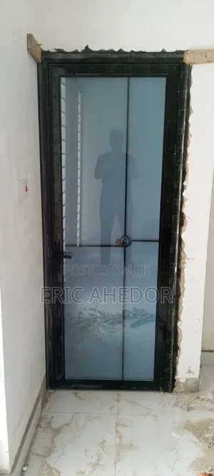 Paladin Bathroom Door and Handle