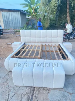 Well Arrange King Size Bed Frame With a Side Drawers and Ottoman