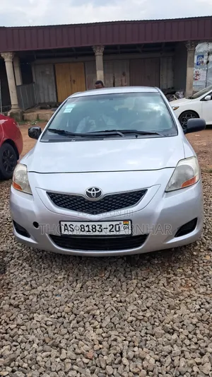 Toyota Yaris 2010 Silver