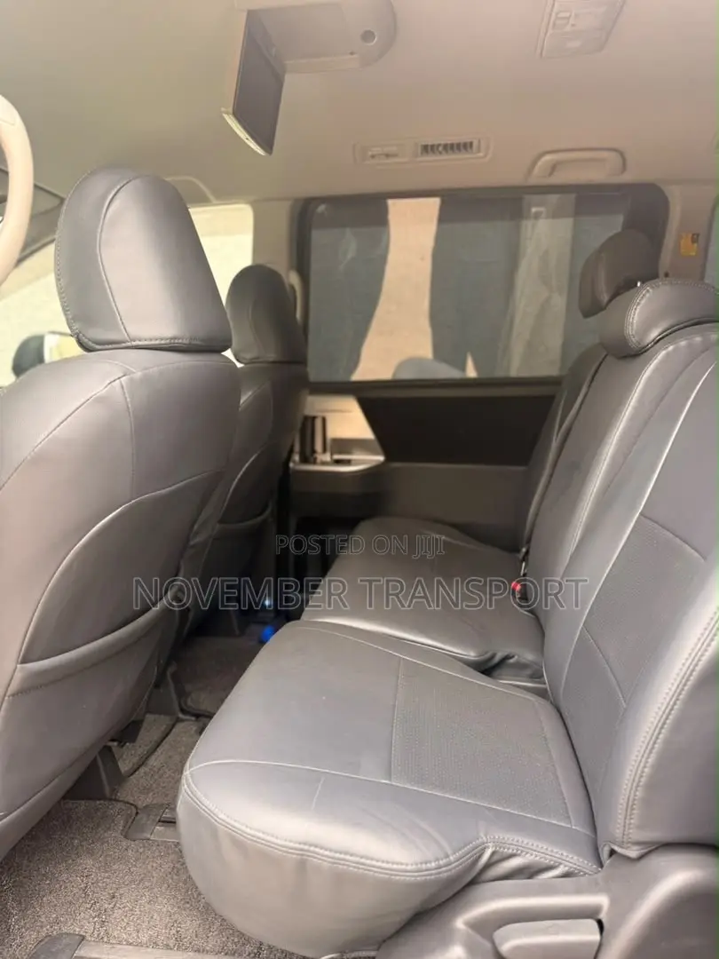 Toyota Voxy ZS Kirameki II 2WD 8-Seater 2011 Black