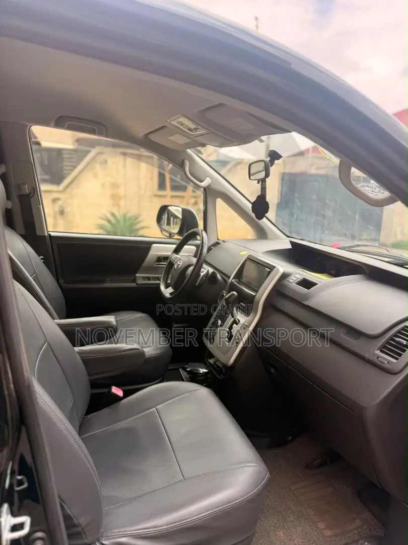 Toyota Voxy ZS Kirameki II 2WD 8-Seater 2011 Black
