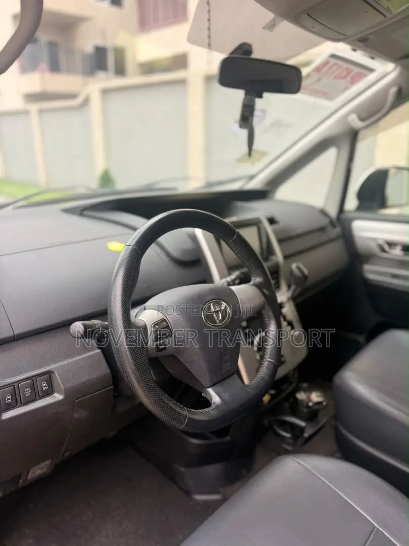 Toyota Voxy ZS Kirameki II 2WD 8-Seater 2011 Black