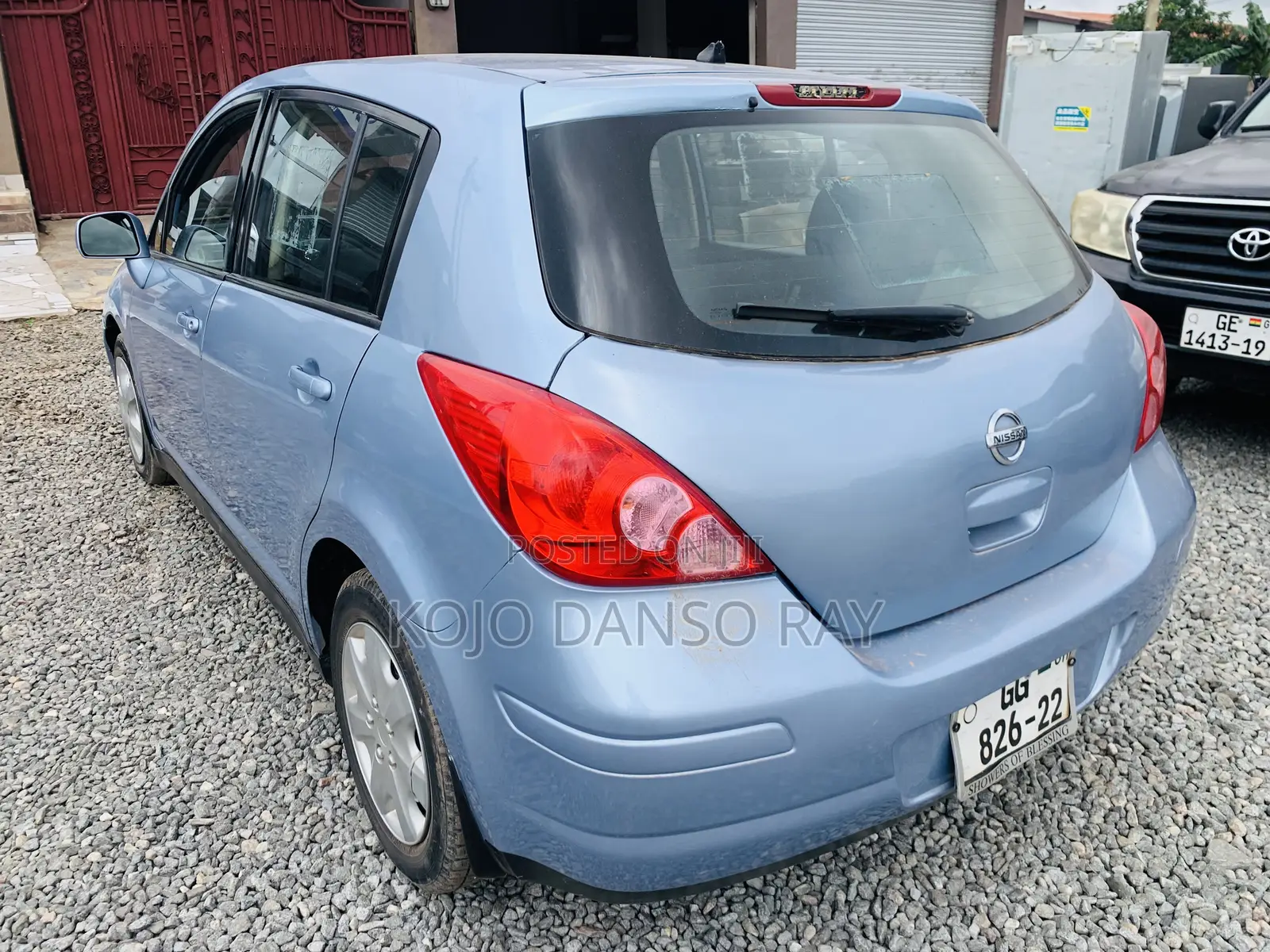 Nissan Versa 1.8 S Hatchback 2012 Blue