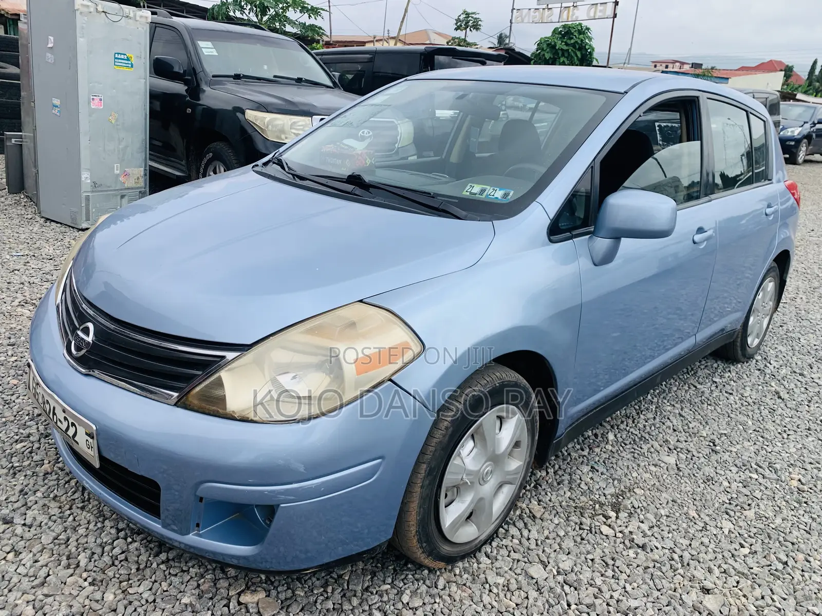 Nissan Versa 1.8 S Hatchback 2012 Blue